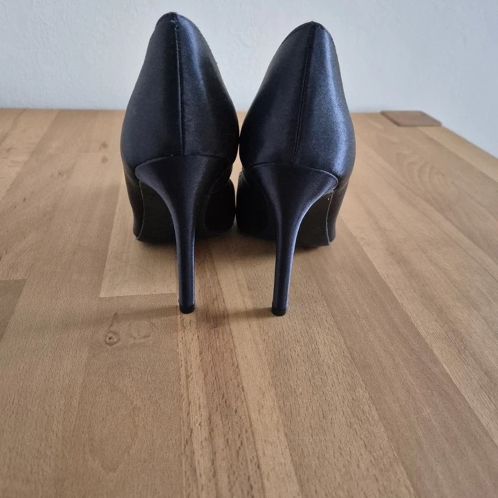 Women's Black Satin Pointed-Toe Stiletto Heels - Picture 3 of 4